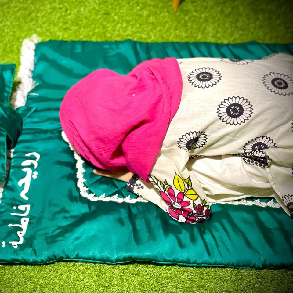 Elegant Silk Prayer Mat with Quran Cover