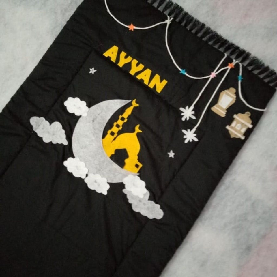 Personalized Kids Prayer Mat – Moon & Lantern Design